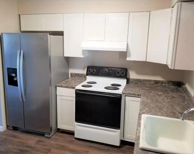 Building Photo - 576 Crestwood St SW