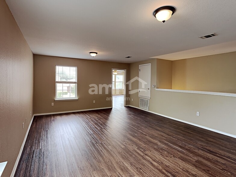 Building Photo - 9211 Mission Run