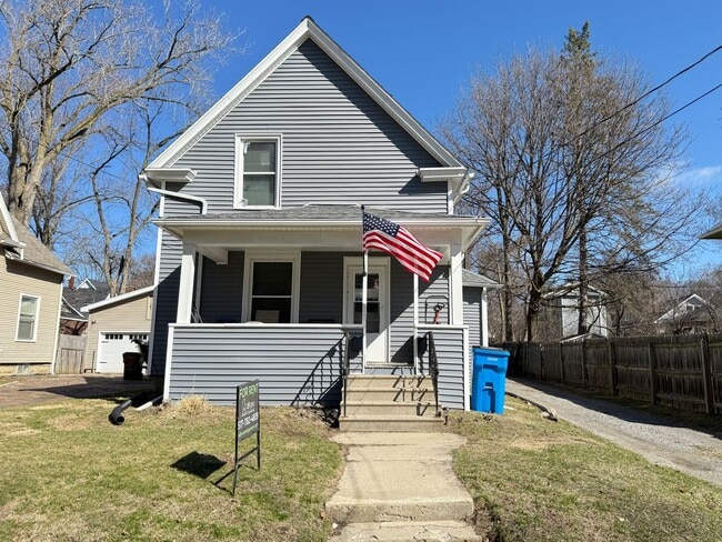 Primary Photo - 748 Randolph St