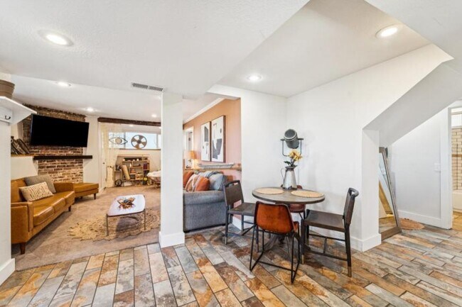 Building Photo - 1 bedroom in Seattle WA 98103
