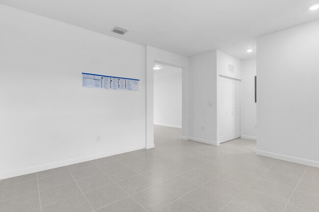 Building Photo - 2665 SE 28th St