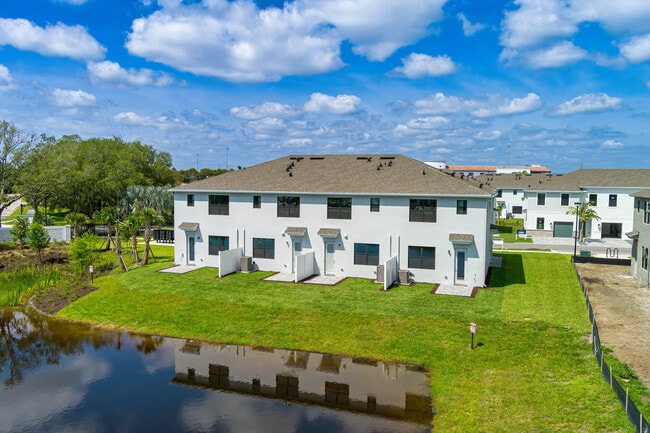 Building Photo - 7645 SW Lucy Ln