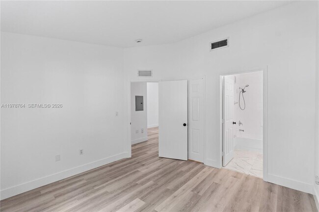 Building Photo - 2930 SE 12th Rd