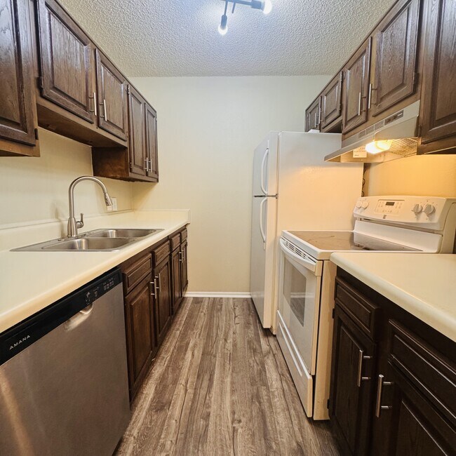 Building Photo - 6824 Camden Ln