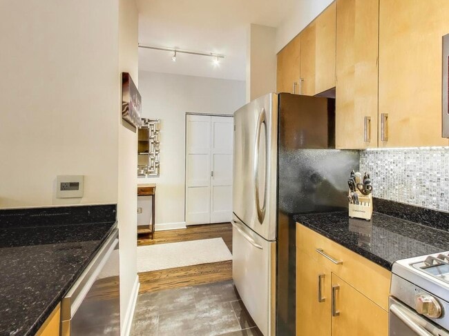 Building Photo - 330 N Jefferson St
