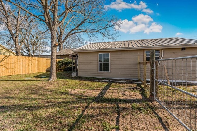 Building Photo - 2002 TX-36