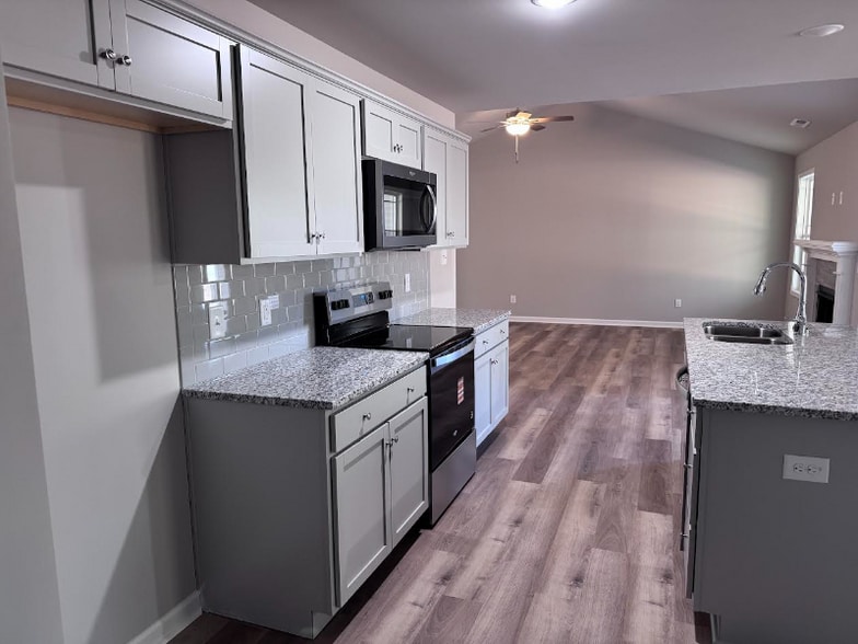 Building Photo - 303 Grand Oaks Dr