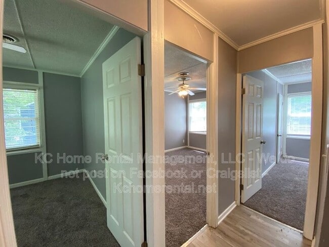 Building Photo - 704 NE 45th Terrace