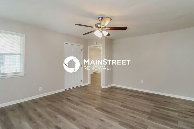 Building Photo - 3 Bedroom Pet-Friendly Home in Fort Worth, TX with Main Street Renewal