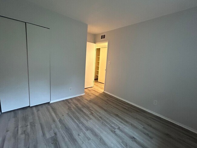 Building Photo - Fabulous 3 bedroom Ranch