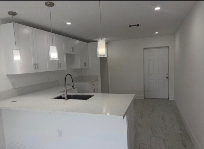 Building Photo - 4880 Alberta Ave