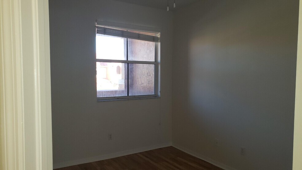 Building Photo - 4965 Leeward Ln