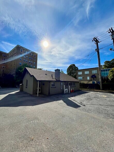 Building Photo - 104 Linwood Ave