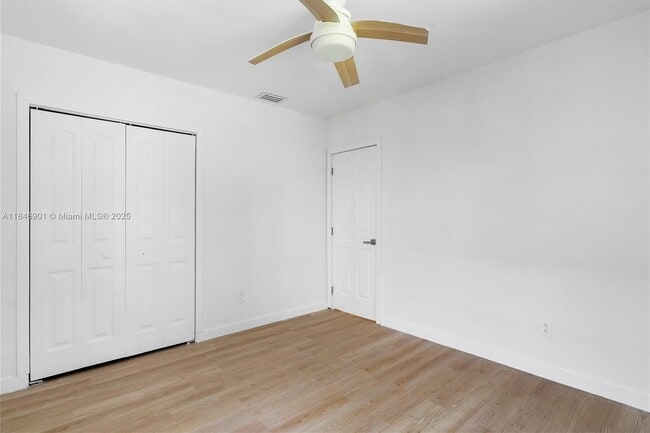 Building Photo - 4725 NE Miami Ct