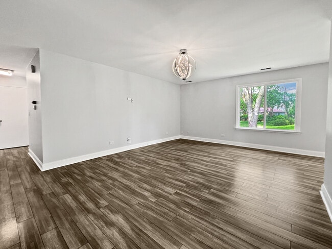 Building Photo - 24W500 Seabrook Ct