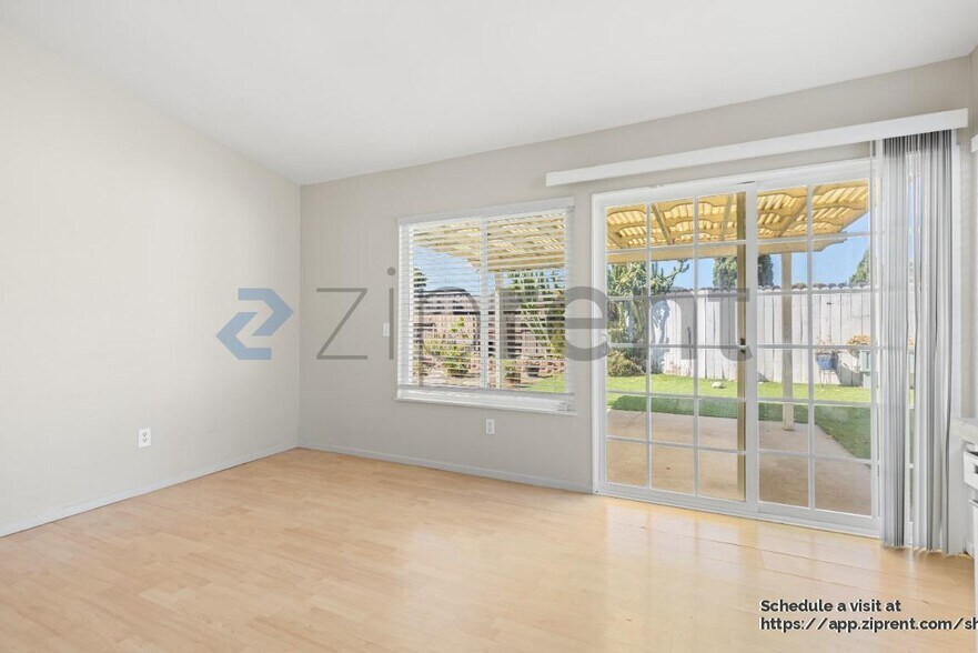 Building Photo - 5009 Tyler St