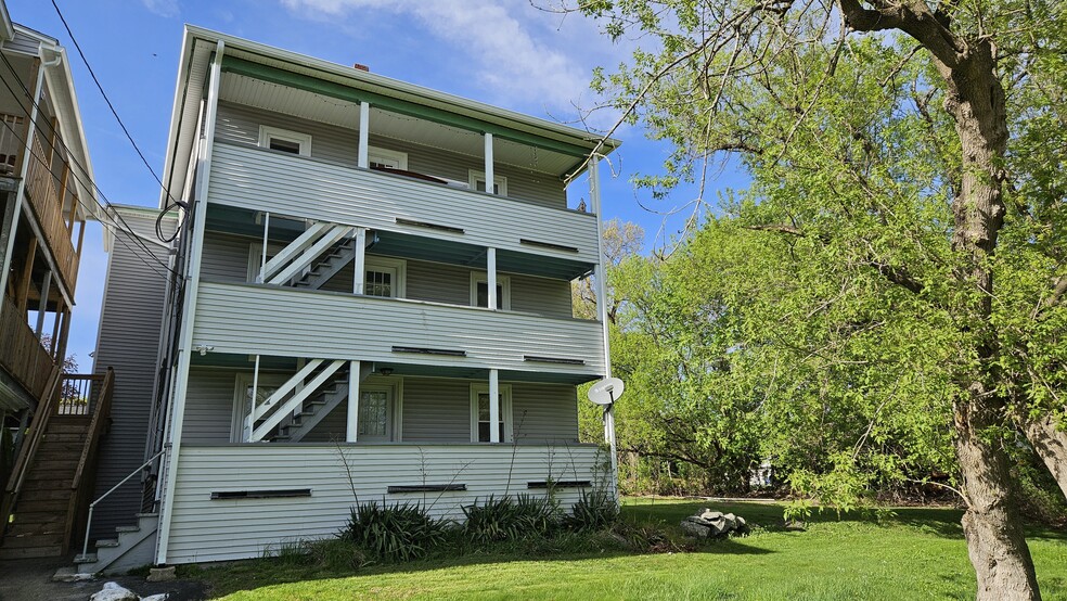 8.5 Robinson St unit 1 - 8 Robinson St