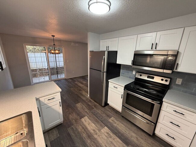 Building Photo - Cozy 3 bedroom Duplex in Berry Valley Estates