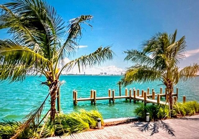 Building Photo - 480 NE 31st St