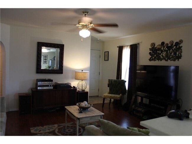 Building Photo - 14420 Cummins Way