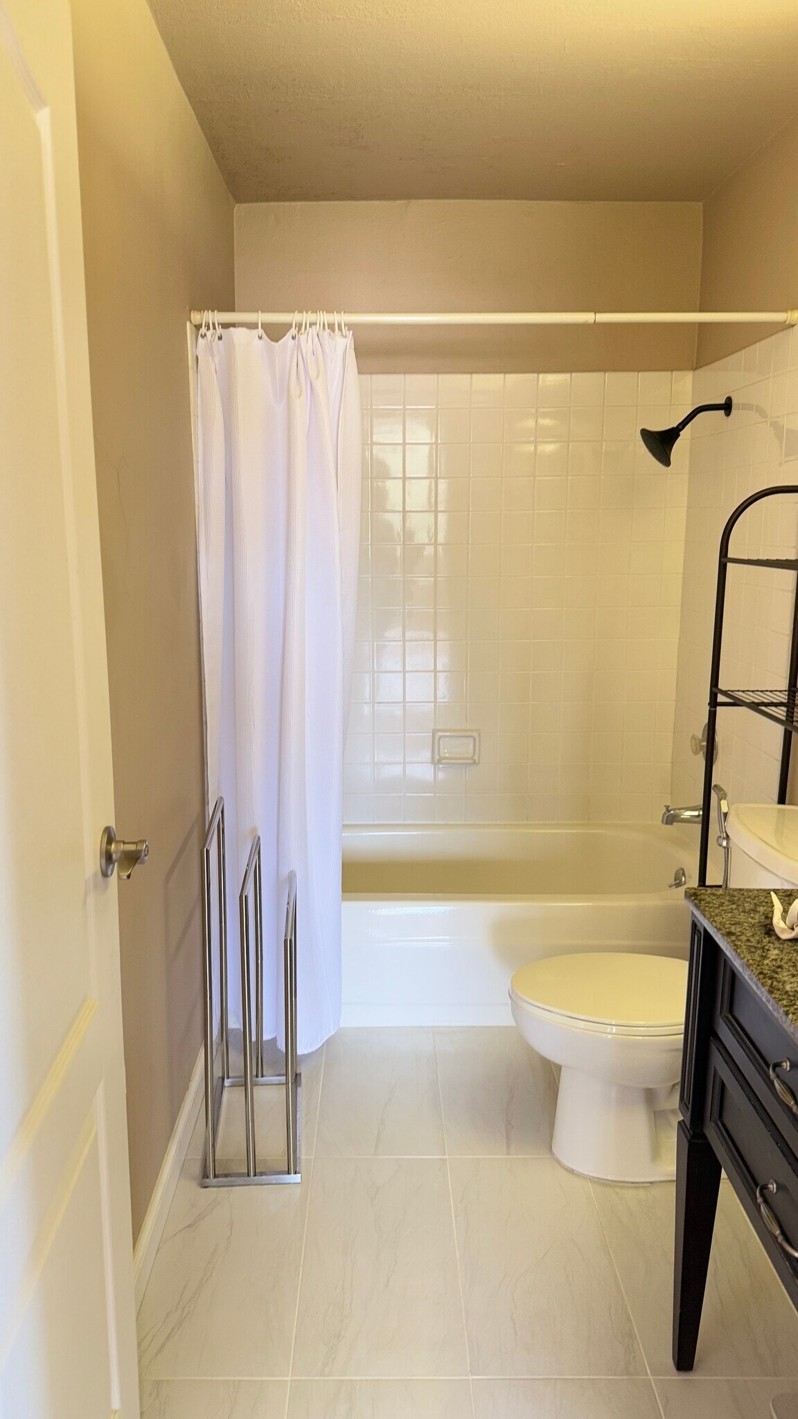 Building Photo - 555 Pierce St