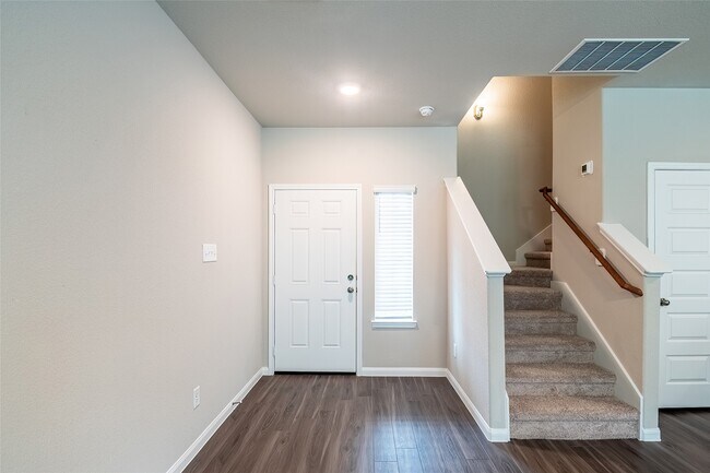 Building Photo - 2413 Tavo Trails Dr