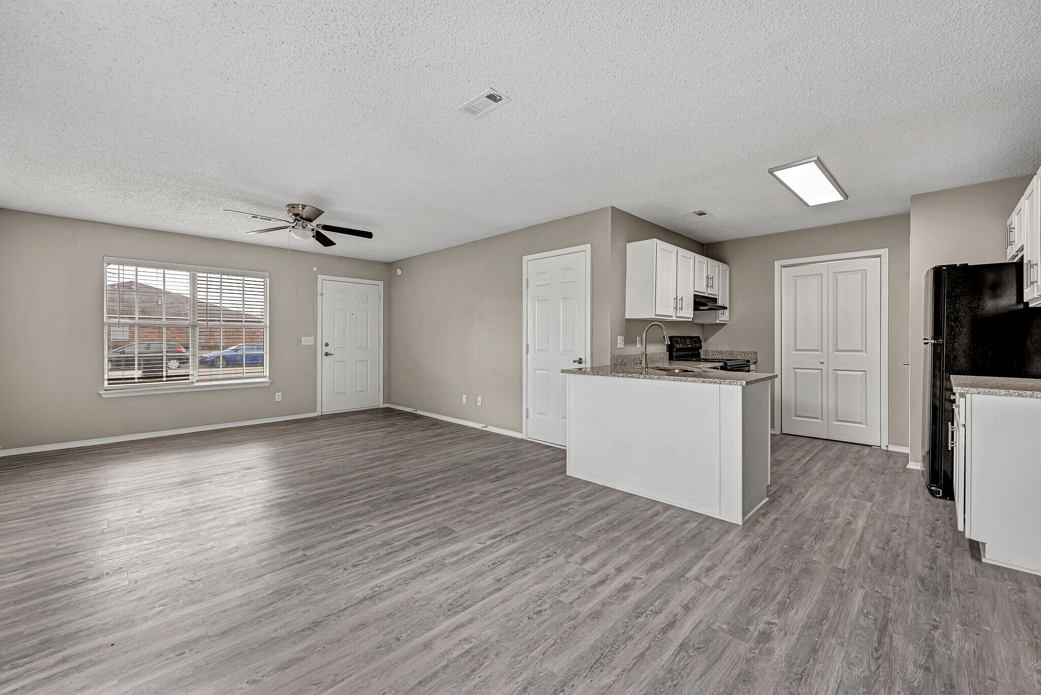 Building Photo - 4660 W Dover St