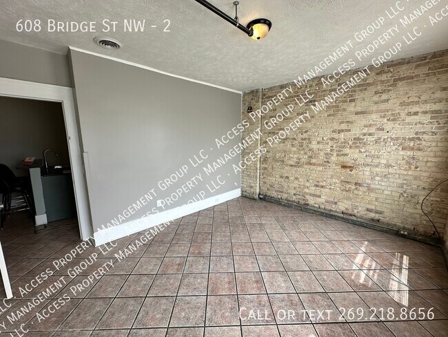 Building Photo - 608 Bridge St NW