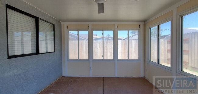 Building Photo - Lovely 3 Bedrooms 2 bath Home For Rent