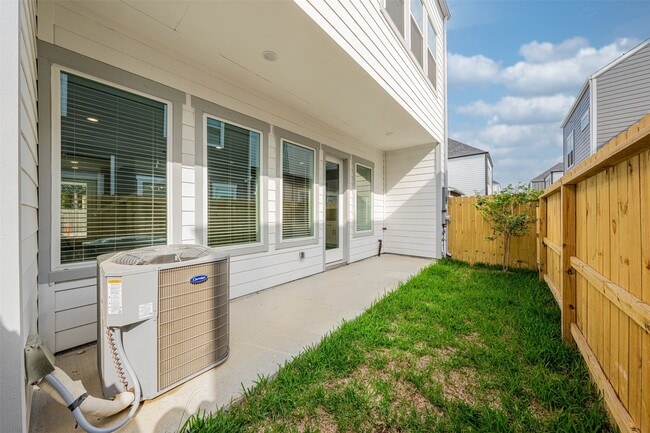 Building Photo - 8402 Berry Green Ln