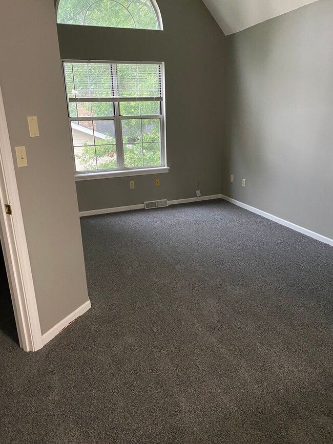 Building Photo - Beautiful & Spacious House in Green Meadow...