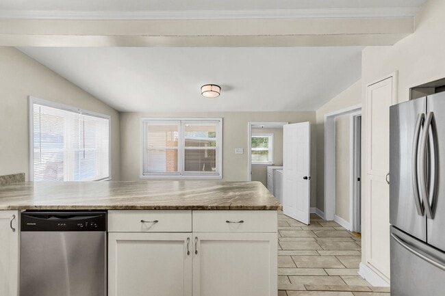 Building Photo - 3 Bed 2 Bath Home Located in Highland Park...