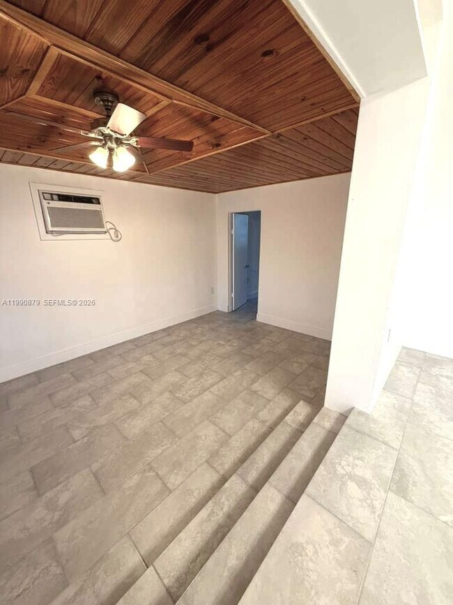 Building Photo - 6339 SW 32nd St