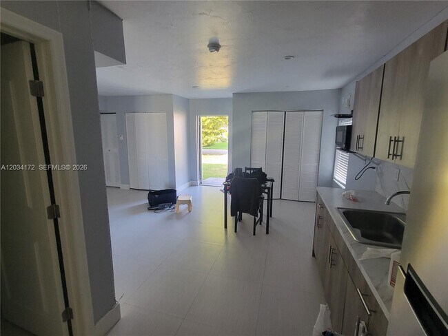 Building Photo - 15250 SW 154th Ave
