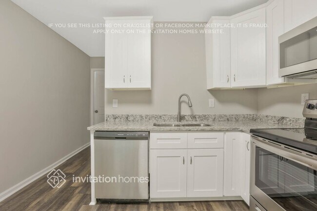 Building Photo - 1721 Flintwood Dr SE