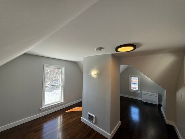 Building Photo - 30 Thornley St