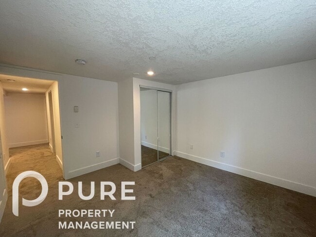 Building Photo - 0637-01PP