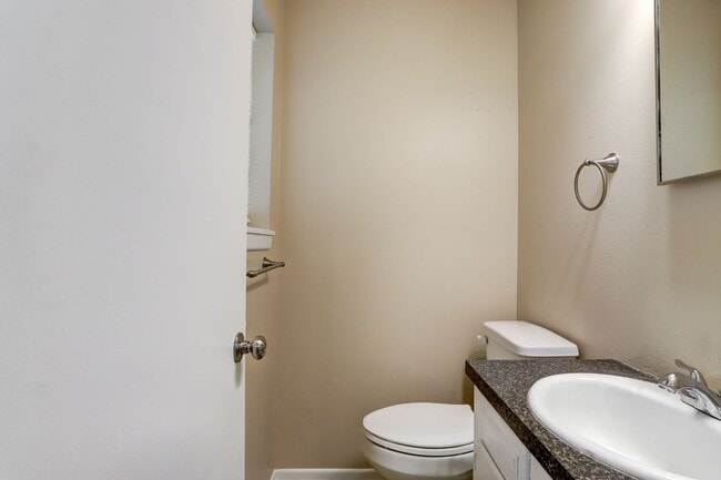 Building Photo - 3 Bedroom 1.5 Bathroom Ranch House