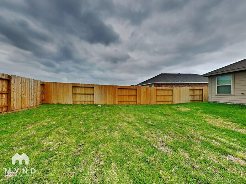 Building Photo - 21645 Balzola Ln