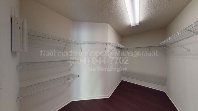 Building Photo - 1063 Collinswood Dr W