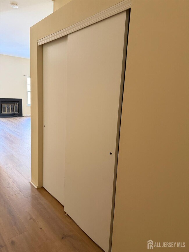 Building Photo - 5083 Beech Ct