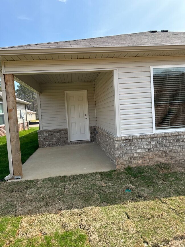 Building Photo - *48 Hour Look & Lease Bonus!* Three Bedroom | Two Bath Home in Deer Brook Crossing