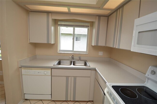 Building Photo - 30 Farmsworth Dr