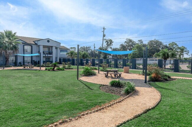 Building Photo - Pelican Reef Apartments A