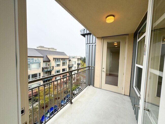 Building Photo - 2Bd/2Ba Mercer Island Condo