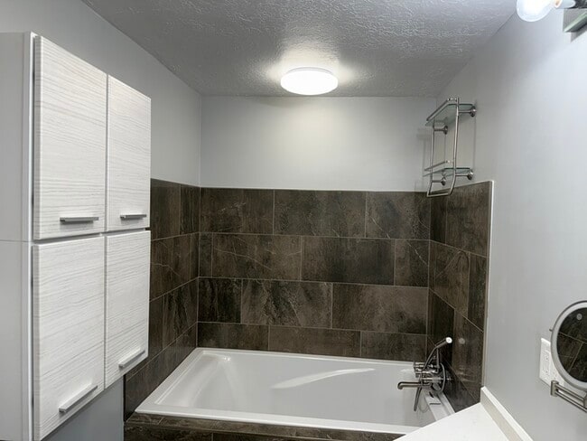 Building Photo - Modern Comfort Meets Natural Beauty