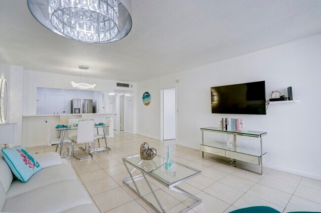 Building Photo - 3725 S Ocean Dr
