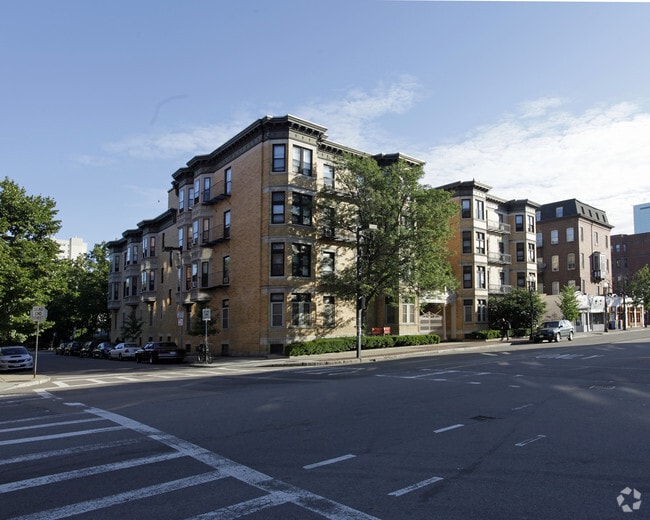 Building Photo - New Castle Court