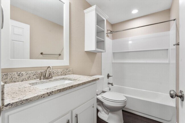 Building Photo - 1406 Courtney Pl