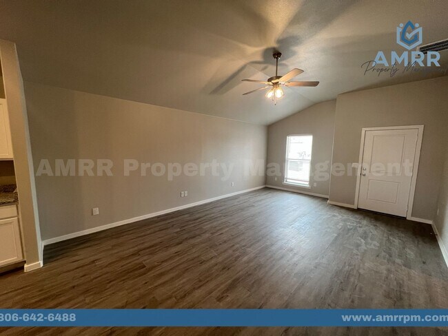 Building Photo - 2023 Kenwood Ave